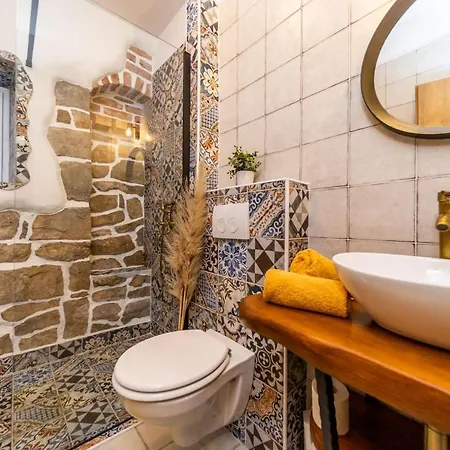 Holiday Galic-stylish Getaway