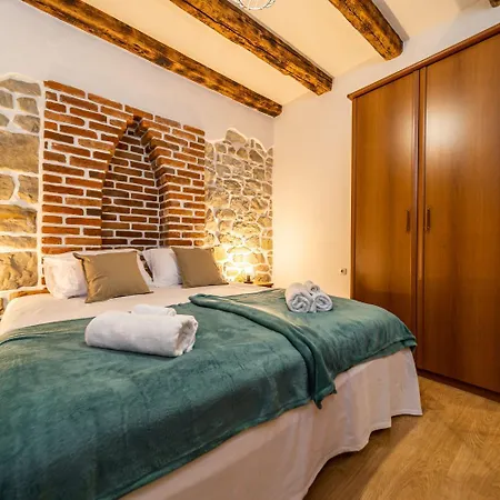 Holiday Galic-stylish Getaway *